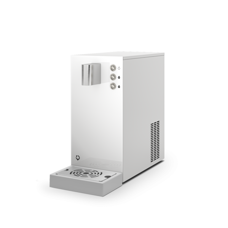 Weiße Kaffeemaschine mit Tasten und Auslauf für Kaffee.