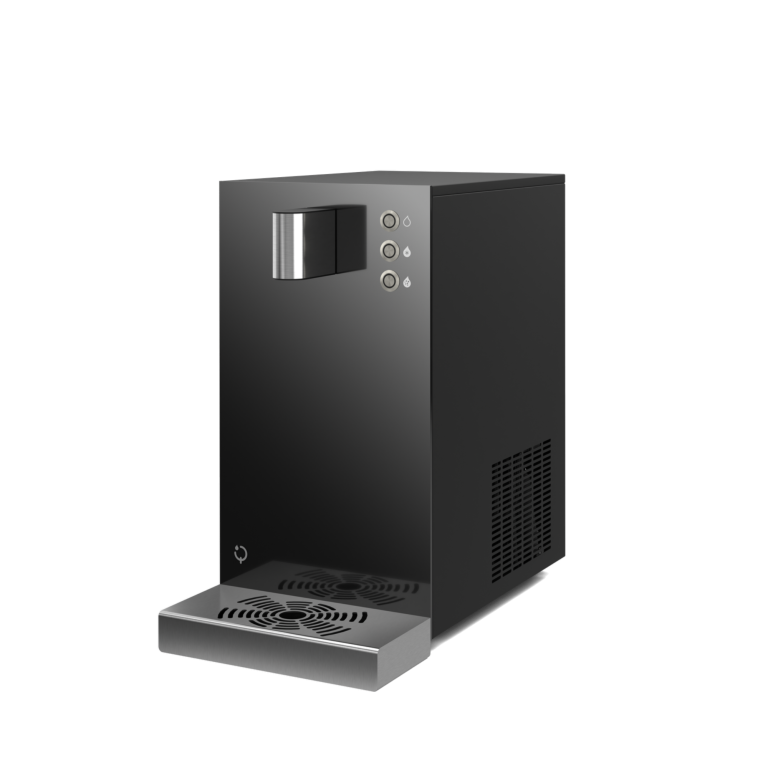 Moderne Wasseraufbereitungsanlage mit schwarzem Gehäuse und digitalem Display.