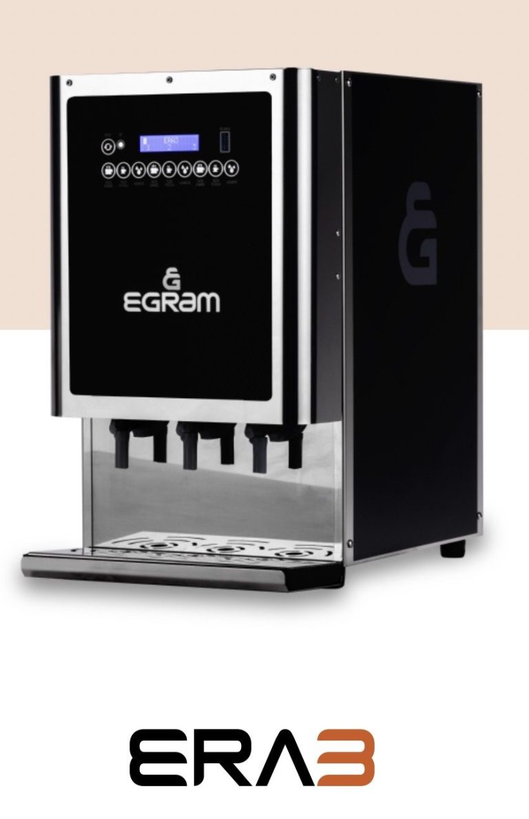 Kaffeemaschine mit mehreren Auslässen und digitalem Display.